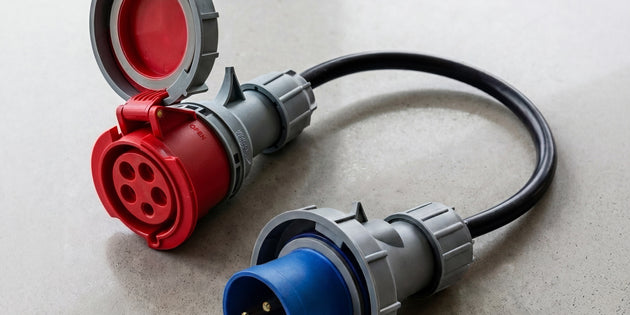 32A 5-polig CEE till 16A 3-polig CEE Adapter